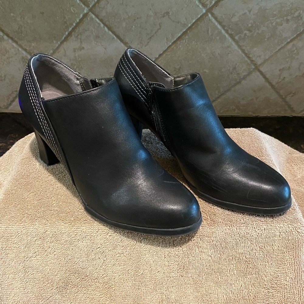 Life Stride Velocity high heeled black bootie